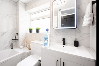 Amcor’s new lightweight closure für PET and HDPE bottles