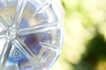 Systemiq: New study presents roadmap for achieving circular PET packaging and polyester textiles in Europe