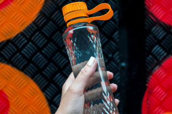 Start-up launches ''The Honest Bottle'' made from 100% rPET